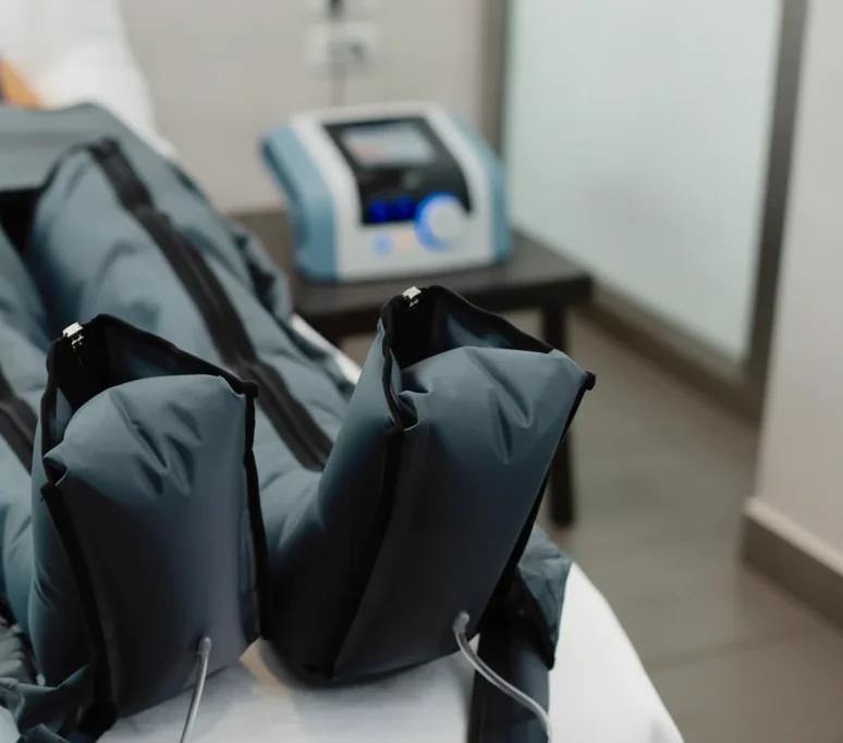Pressotherapy boots and control unit